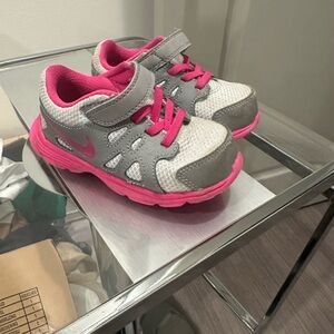 Nike Kids' Sneakers in Gray and Pink